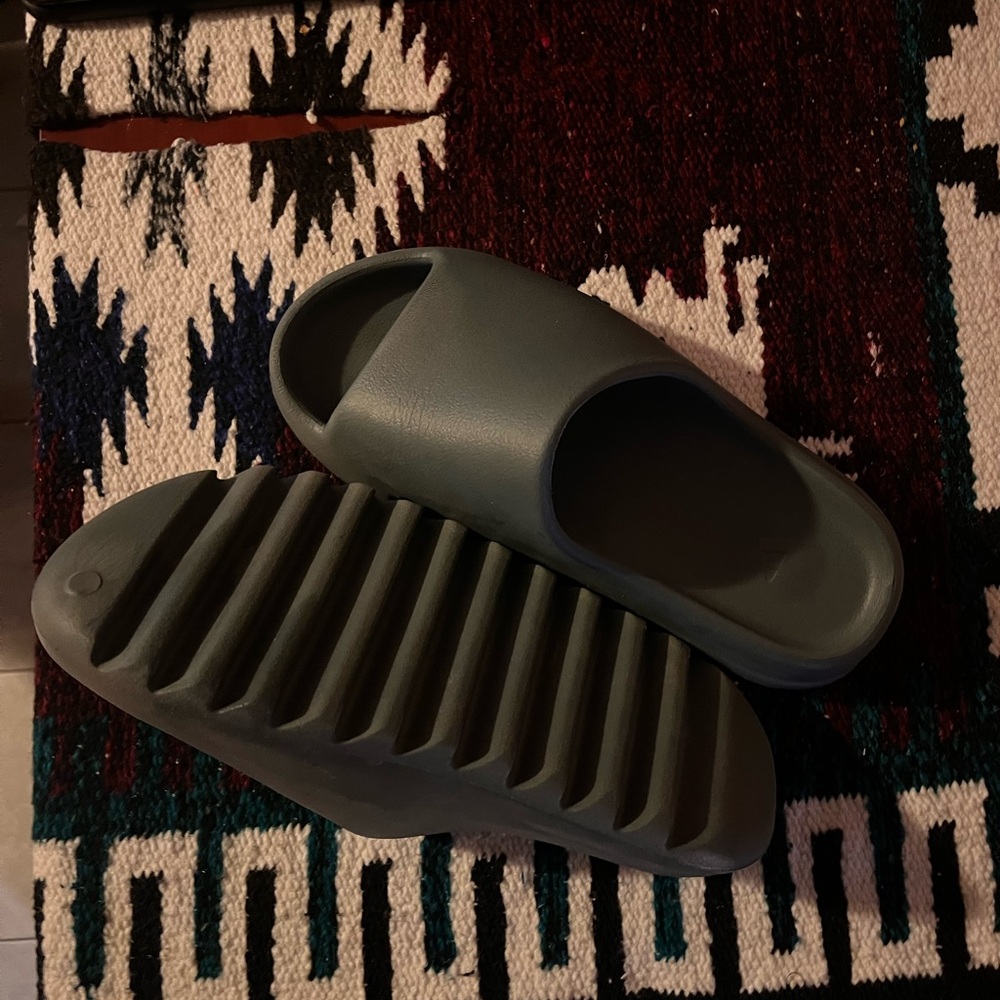 Yeezy Slide in Dark Green